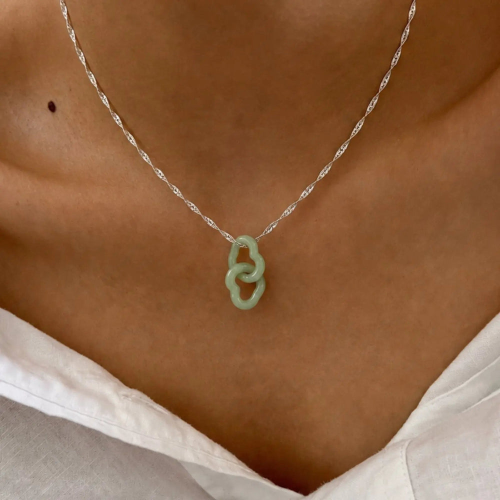 The Ultimate 2026 Guide to Jade Pendants: Meanings, Symbolism & Culture Aulyn
