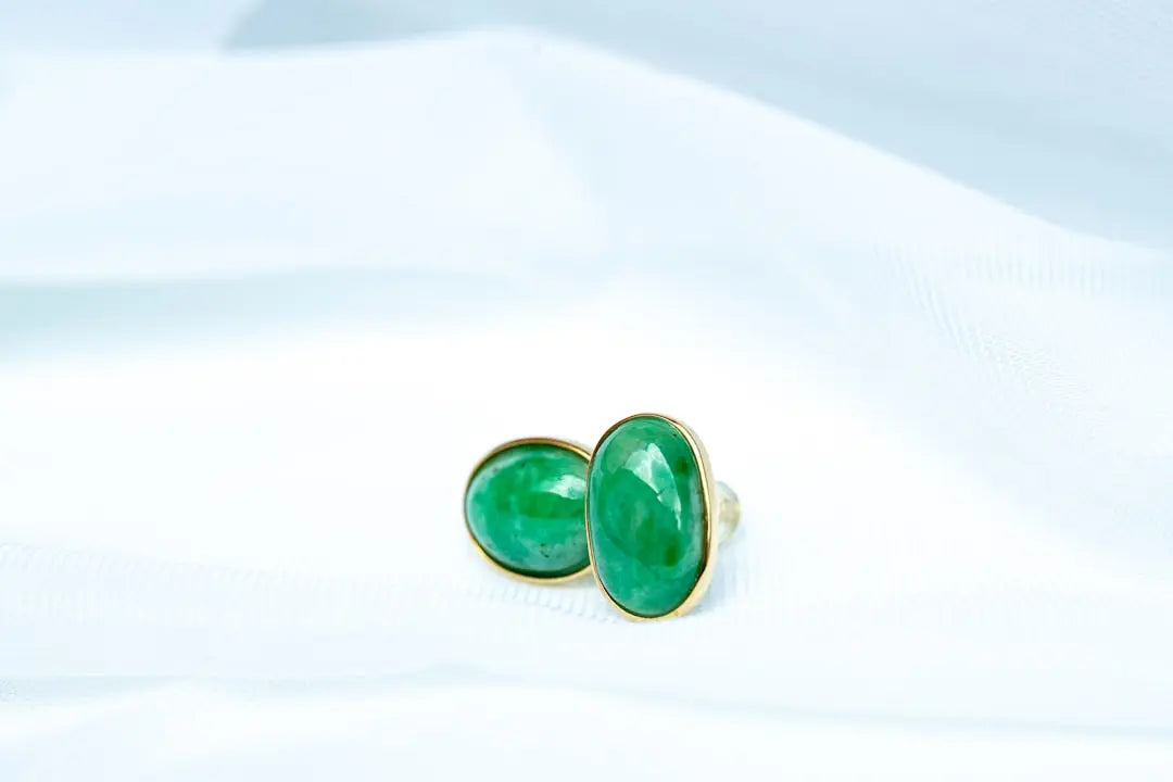 a pair of green and black dice - Photo by Tahlia Doyle on Unsplash