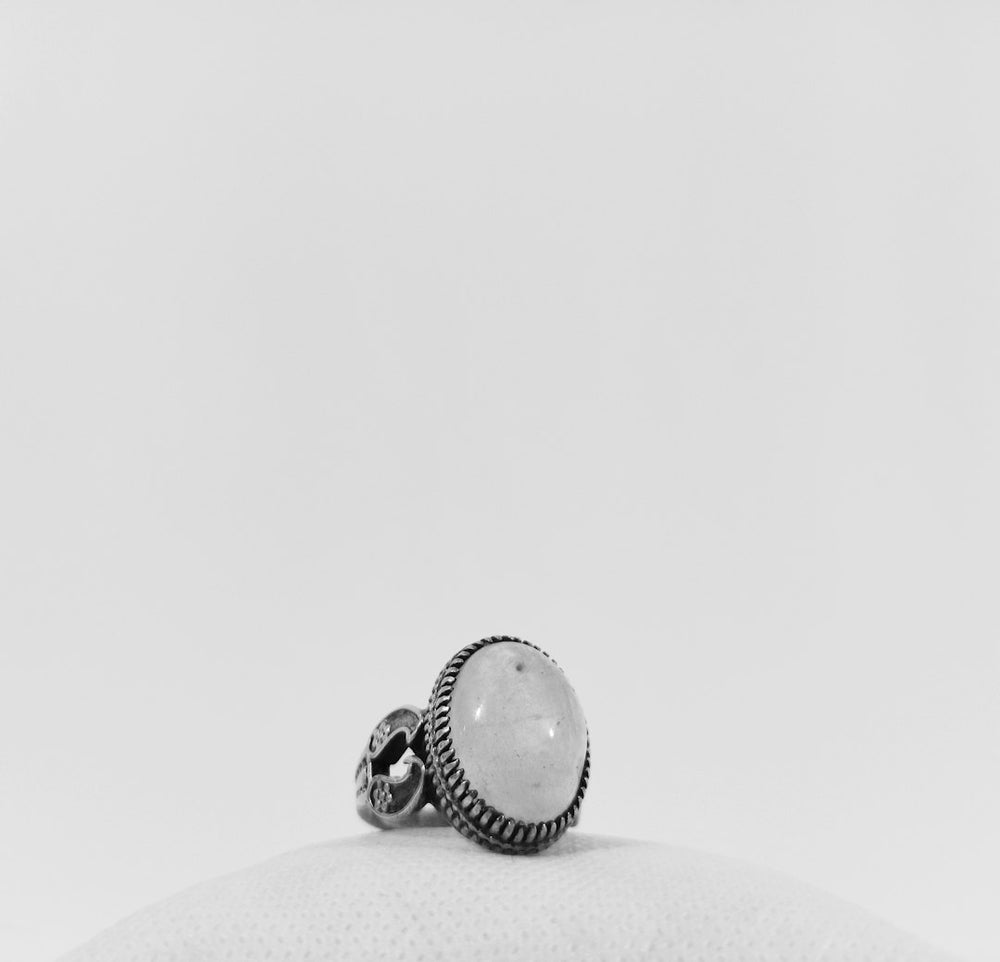 a white ring sitting on top of a pillow - Photo by Peaky Frames on Unsplash