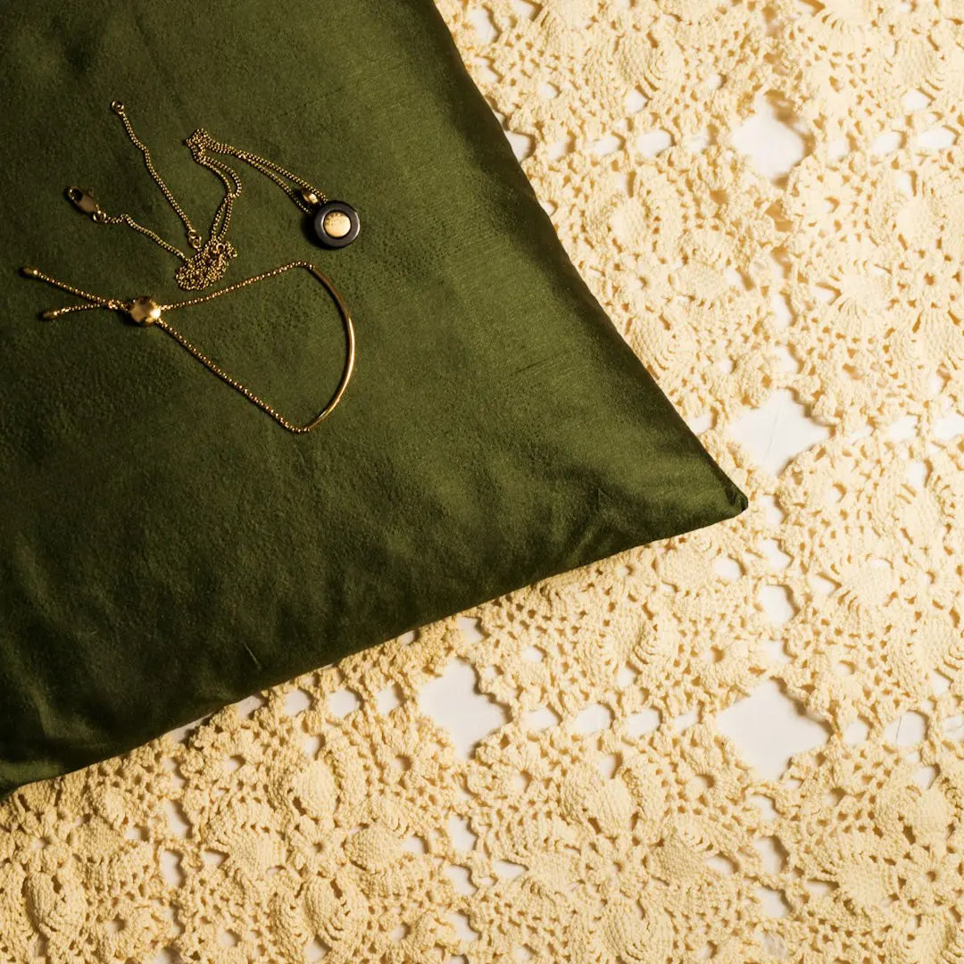 silver and black clothes pin on green textile - Photo by LUM3N on Unsplash
