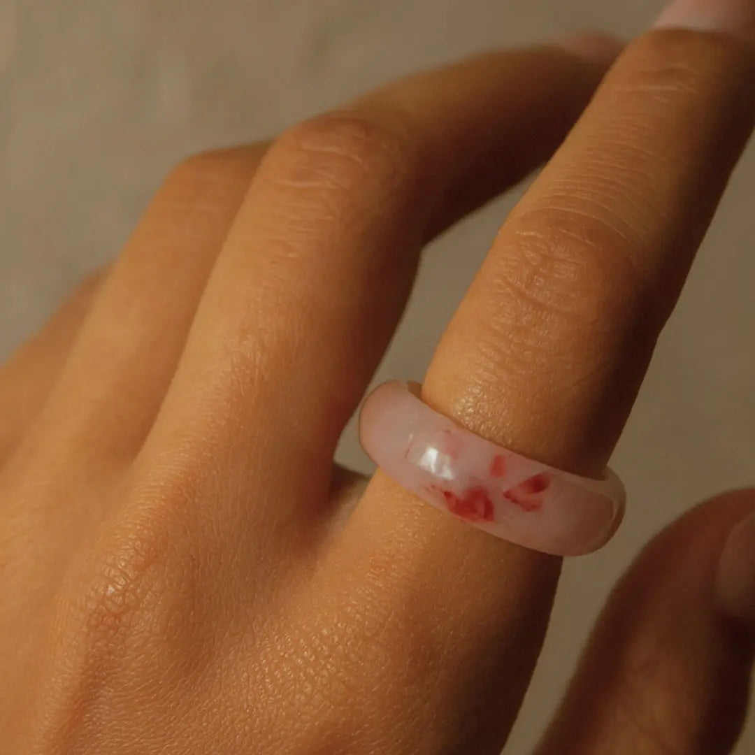Natural flower agate gemstone ring showcasing warm floral inclusions