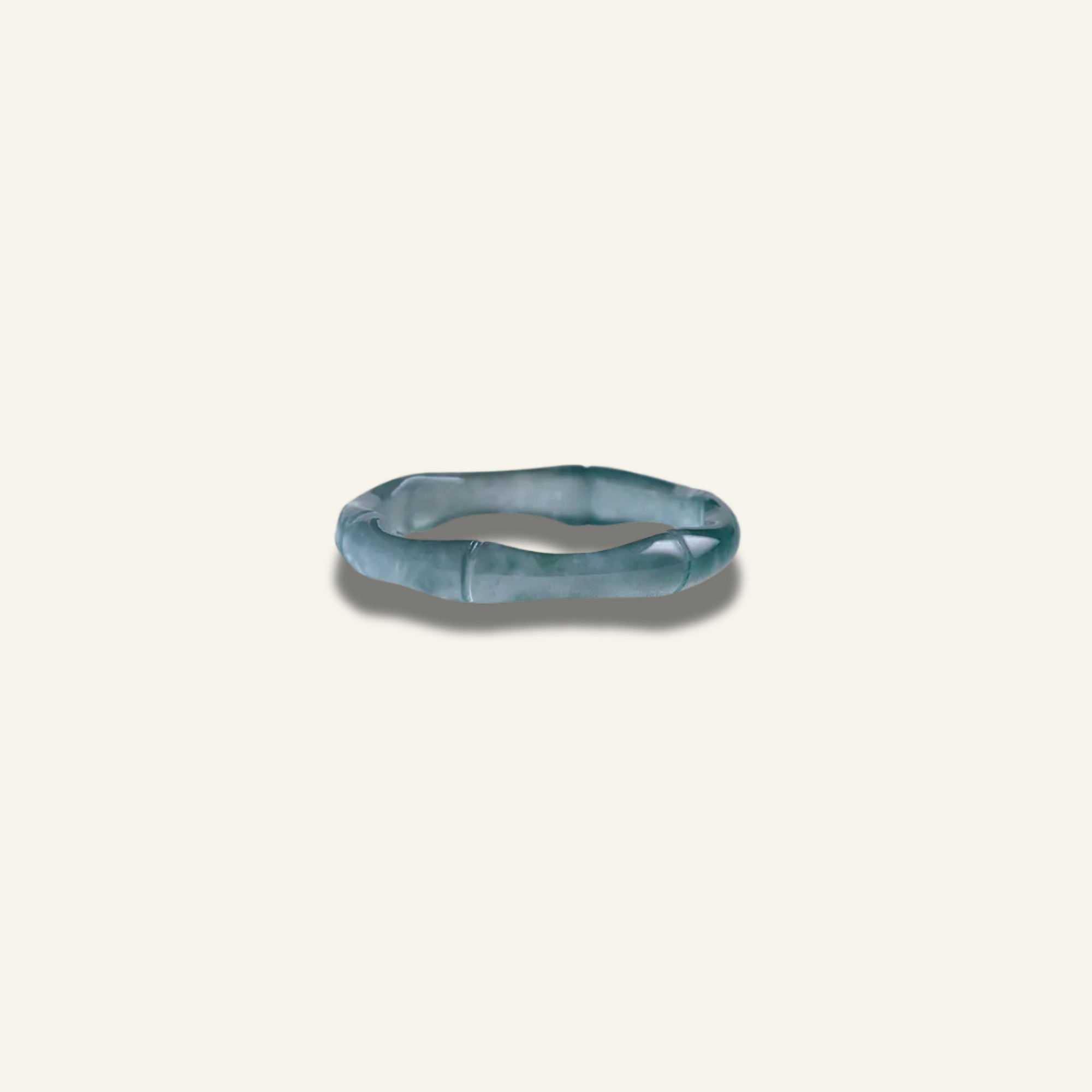 Lüwen Ring showcasing traditional jade craftsmanship in a modern silhouette.