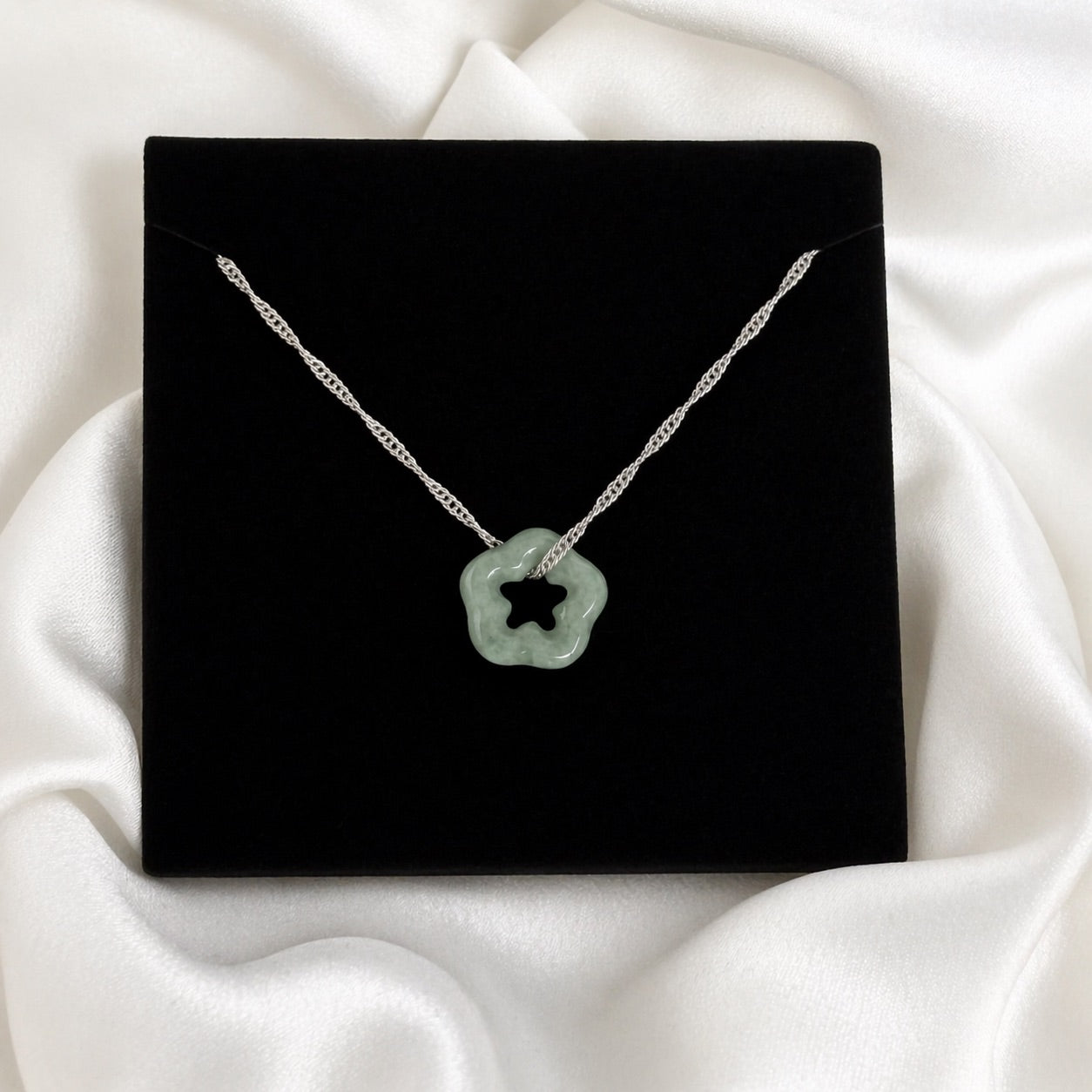 Véla Jade Necklace